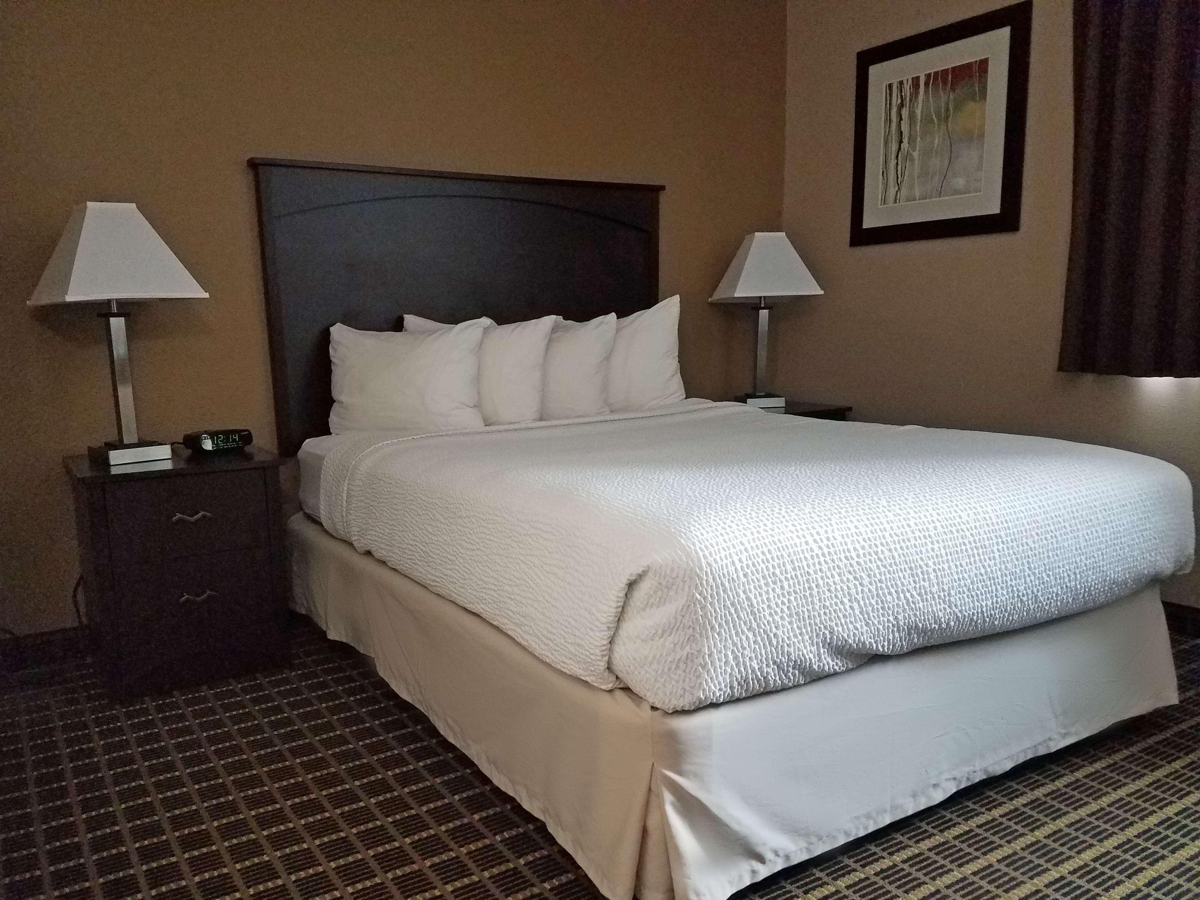Americas Best Value Inn And Suites Bismarck Exteriör bild