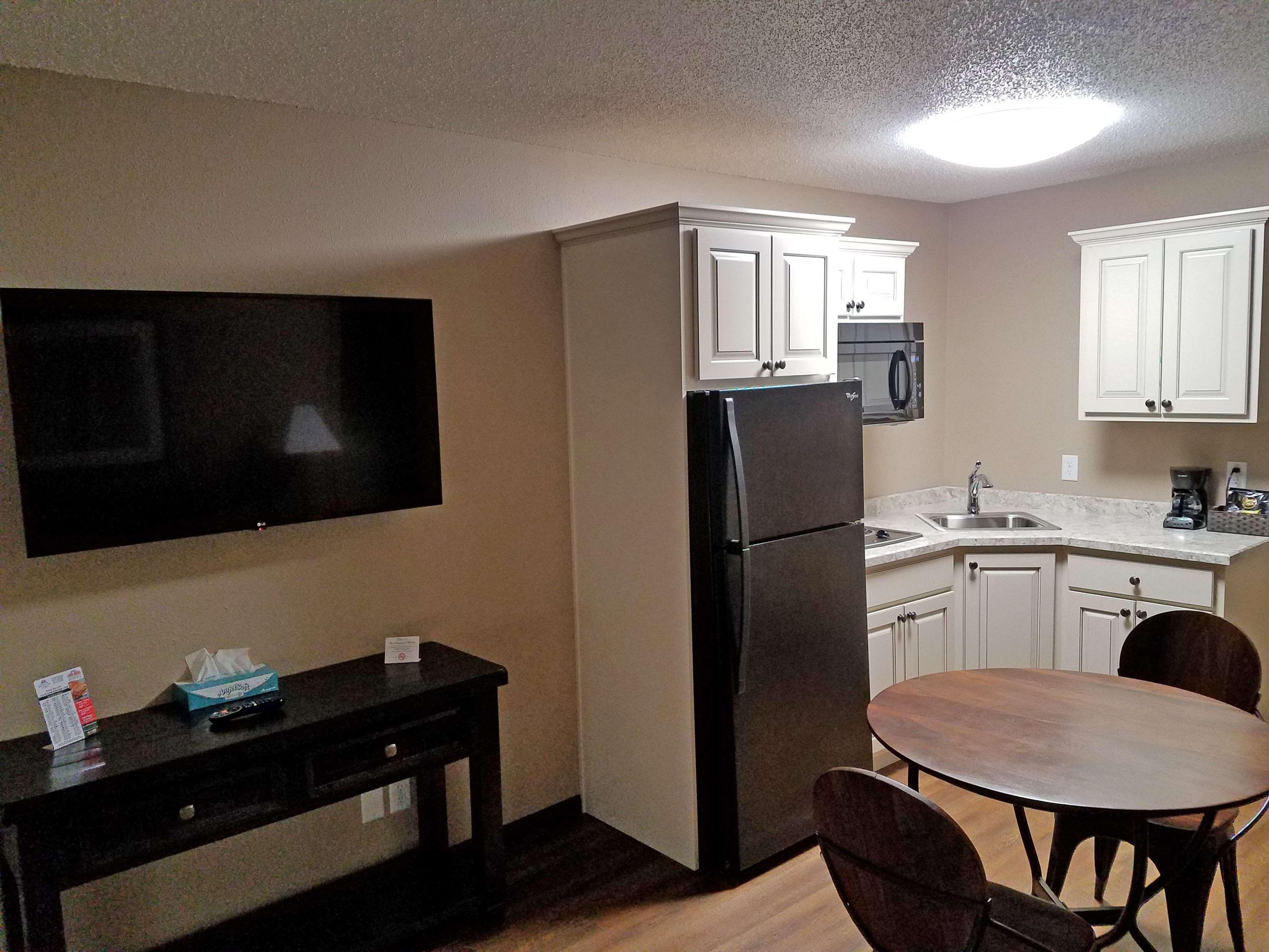Americas Best Value Inn And Suites Bismarck Exteriör bild