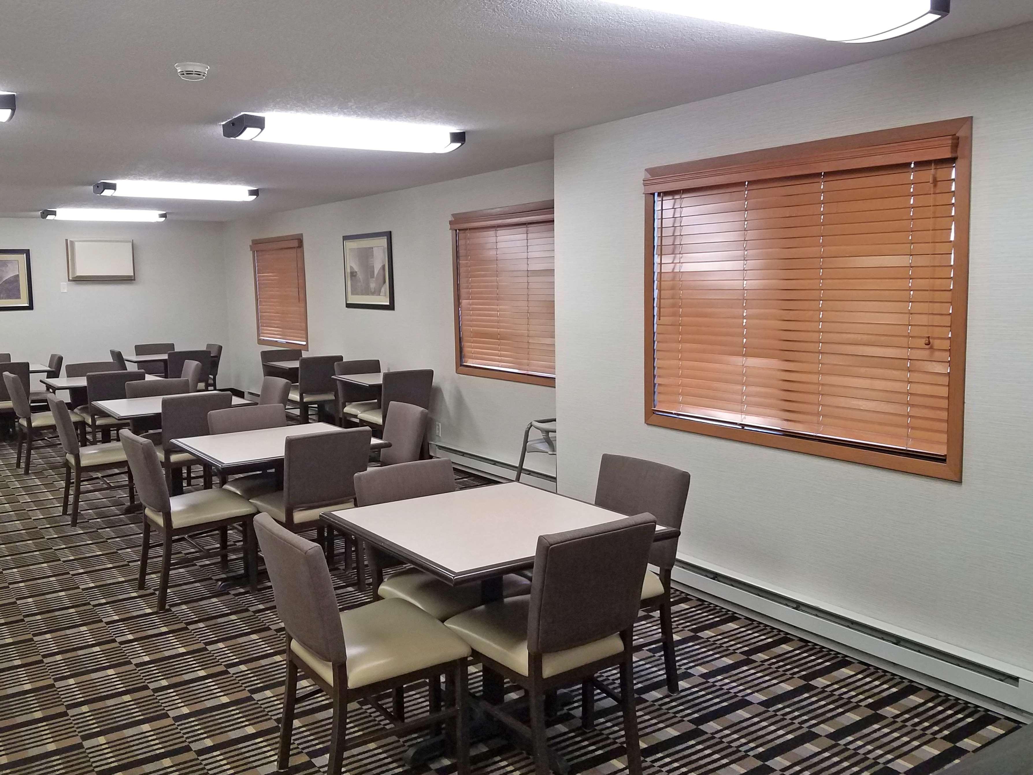 Americas Best Value Inn And Suites Bismarck Exteriör bild