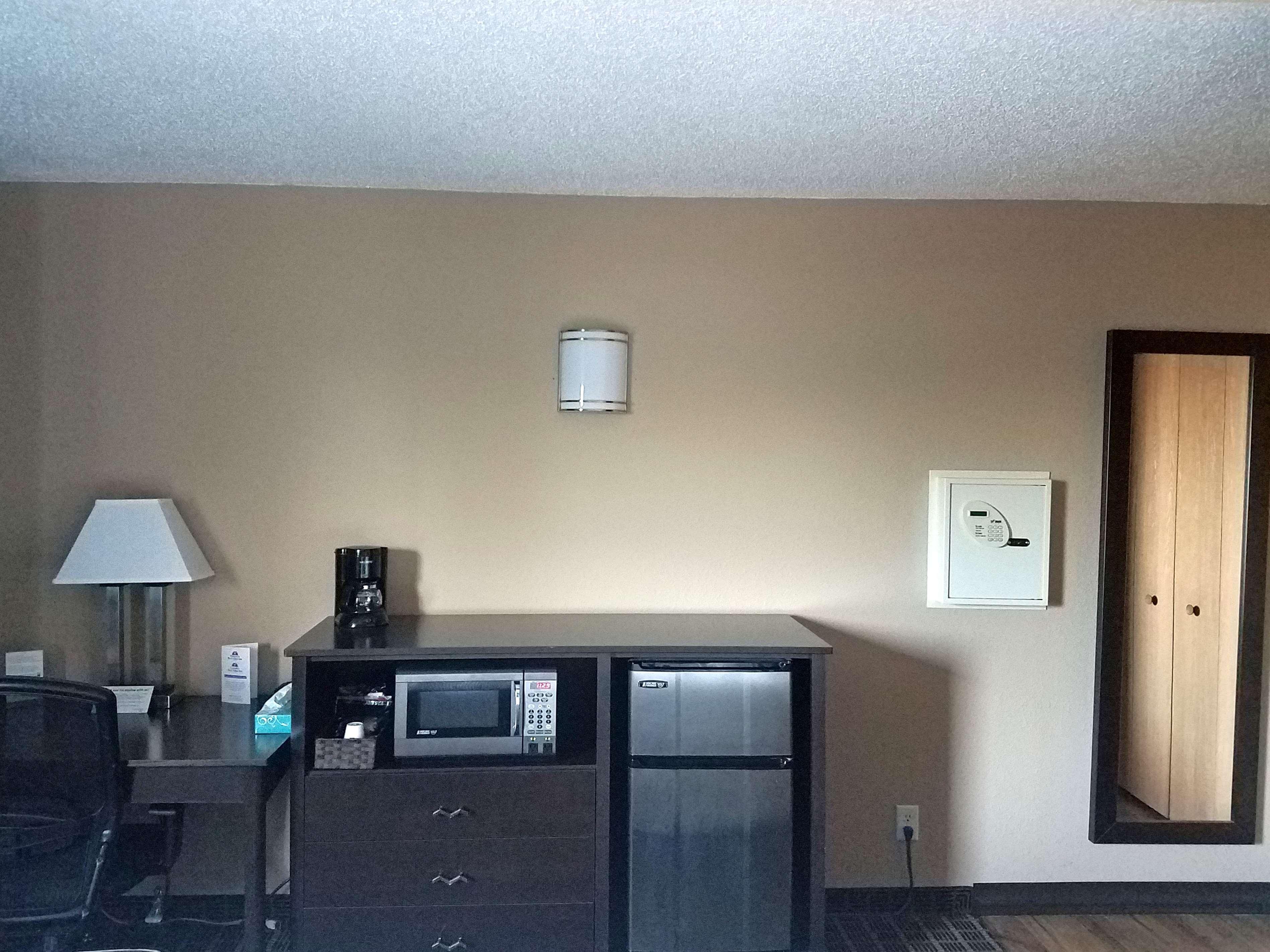 Americas Best Value Inn And Suites Bismarck Exteriör bild