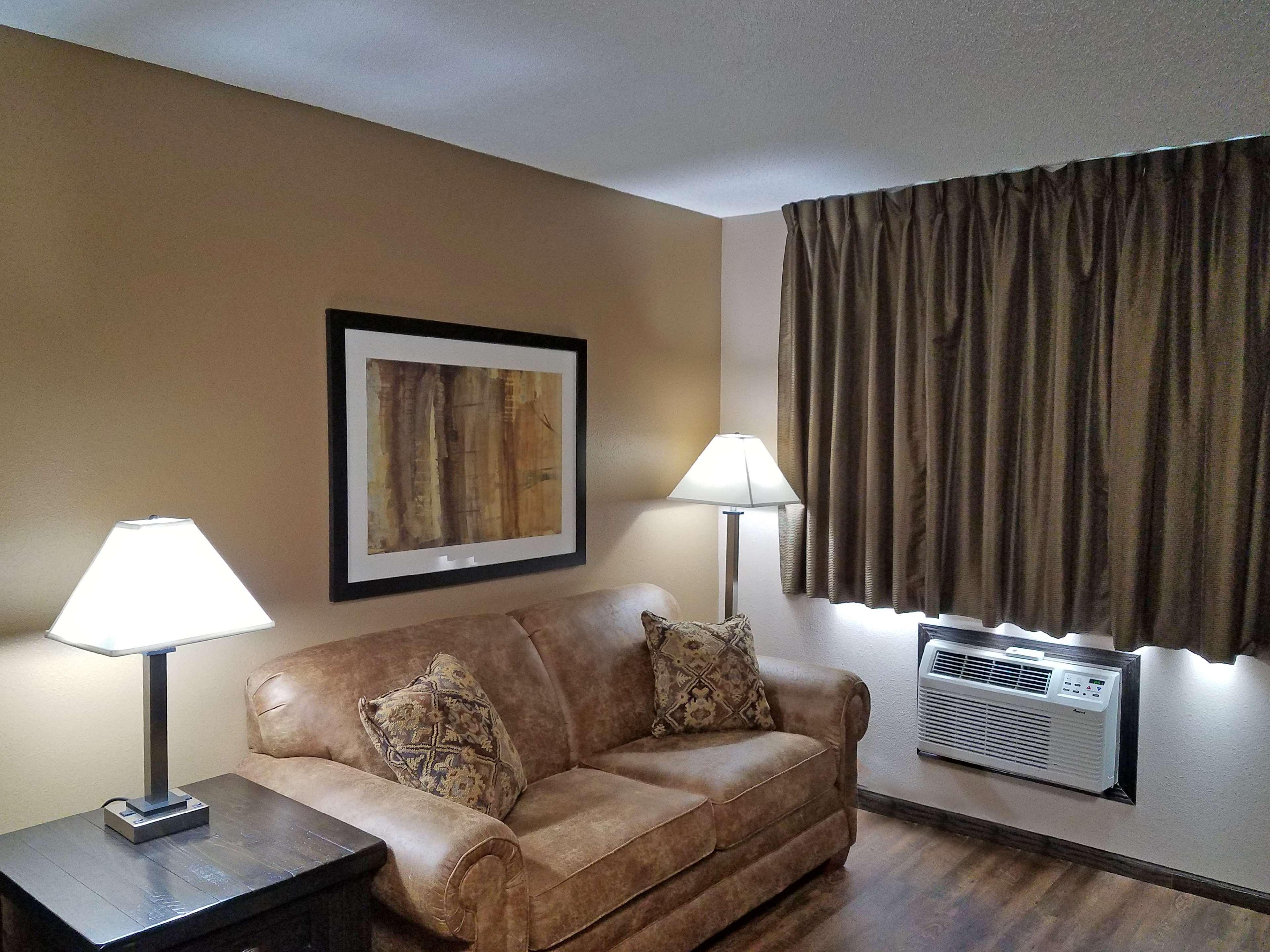Americas Best Value Inn And Suites Bismarck Exteriör bild