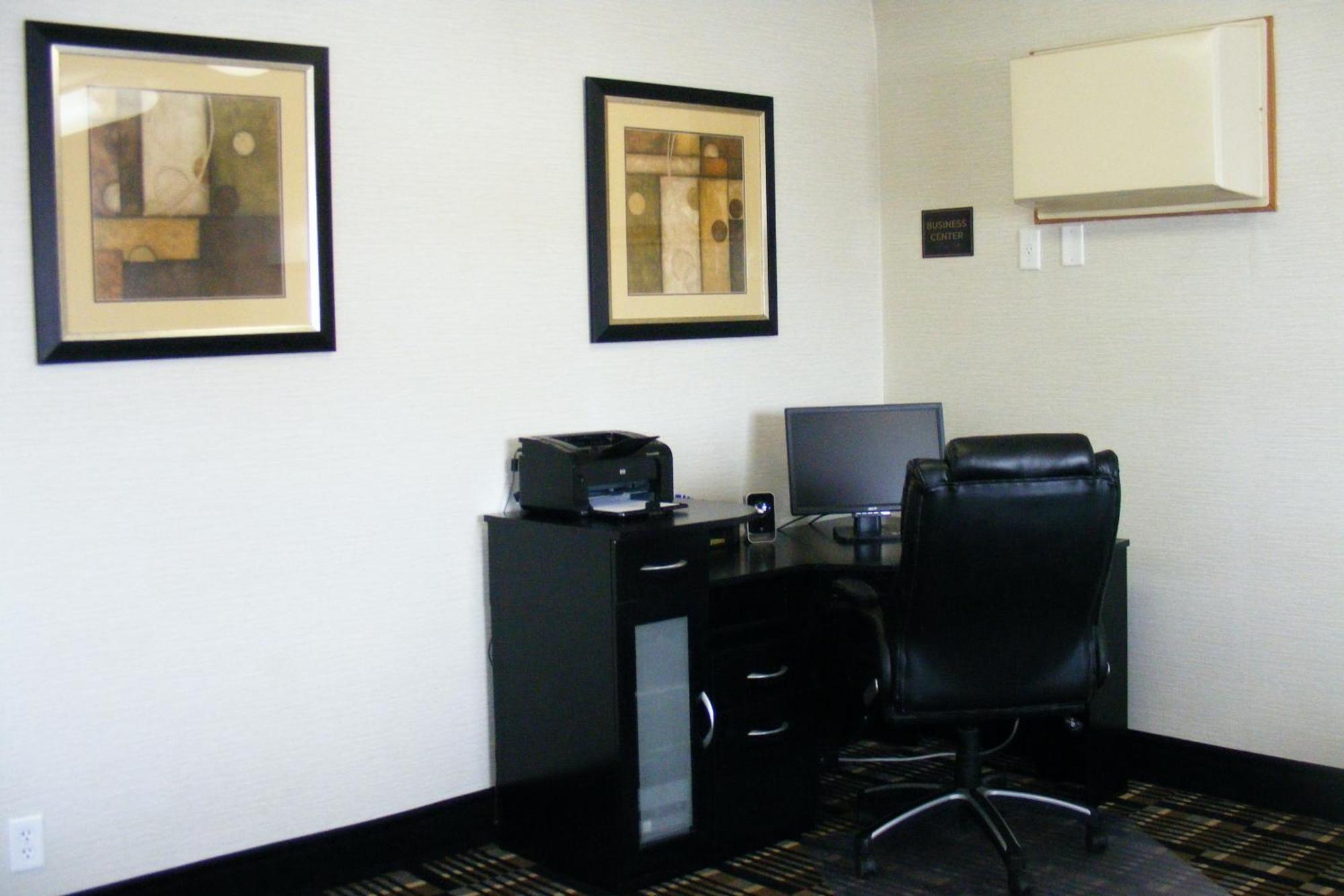Americas Best Value Inn And Suites Bismarck Exteriör bild