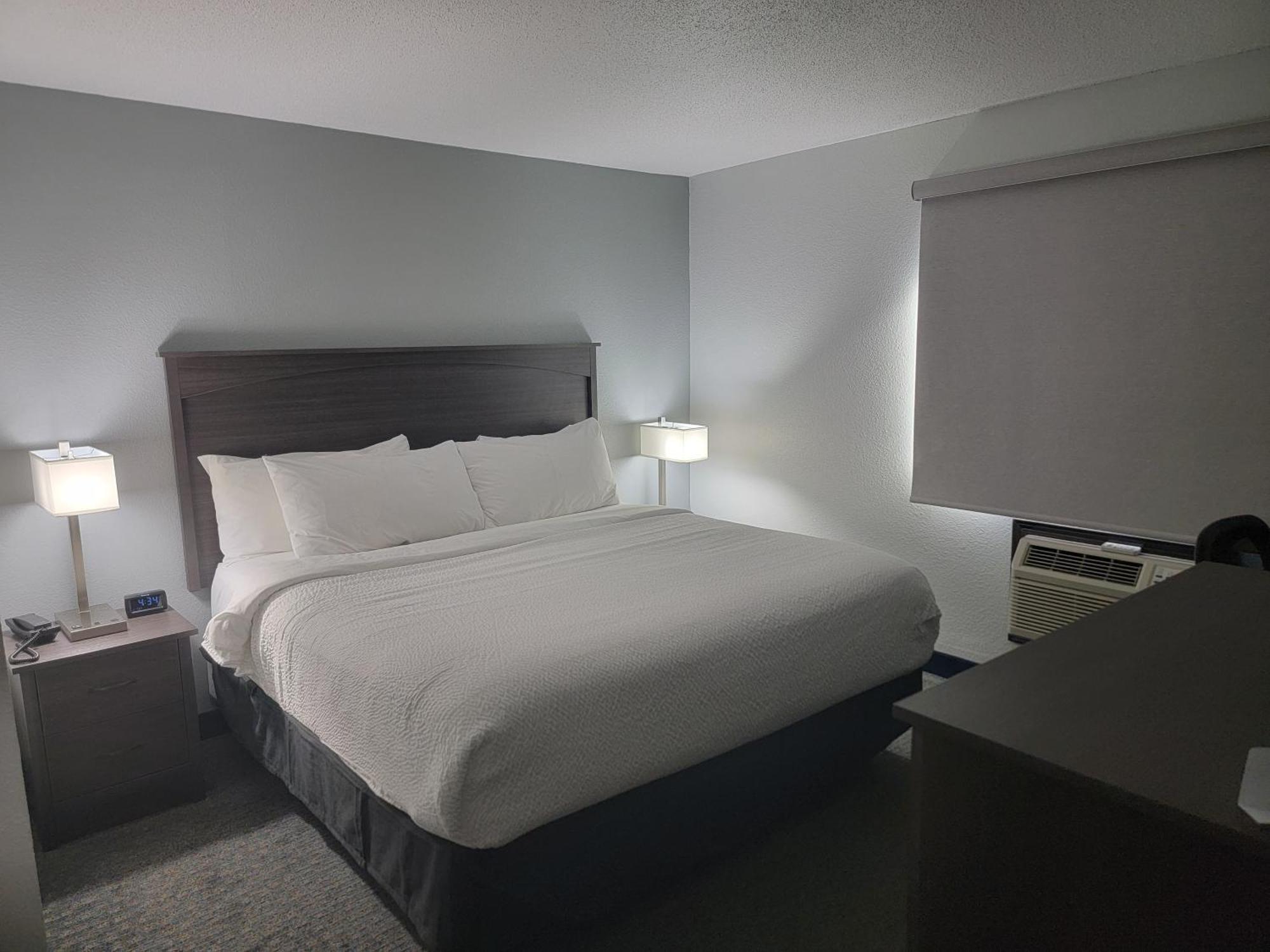 Americas Best Value Inn And Suites Bismarck Exteriör bild
