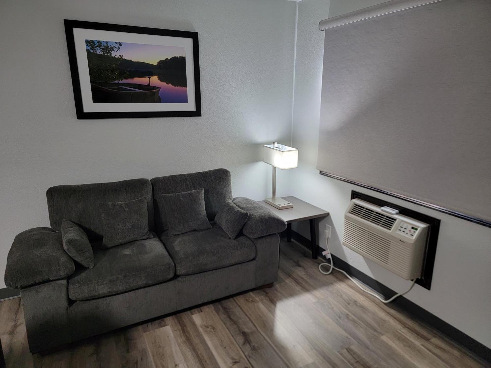 Americas Best Value Inn And Suites Bismarck Exteriör bild