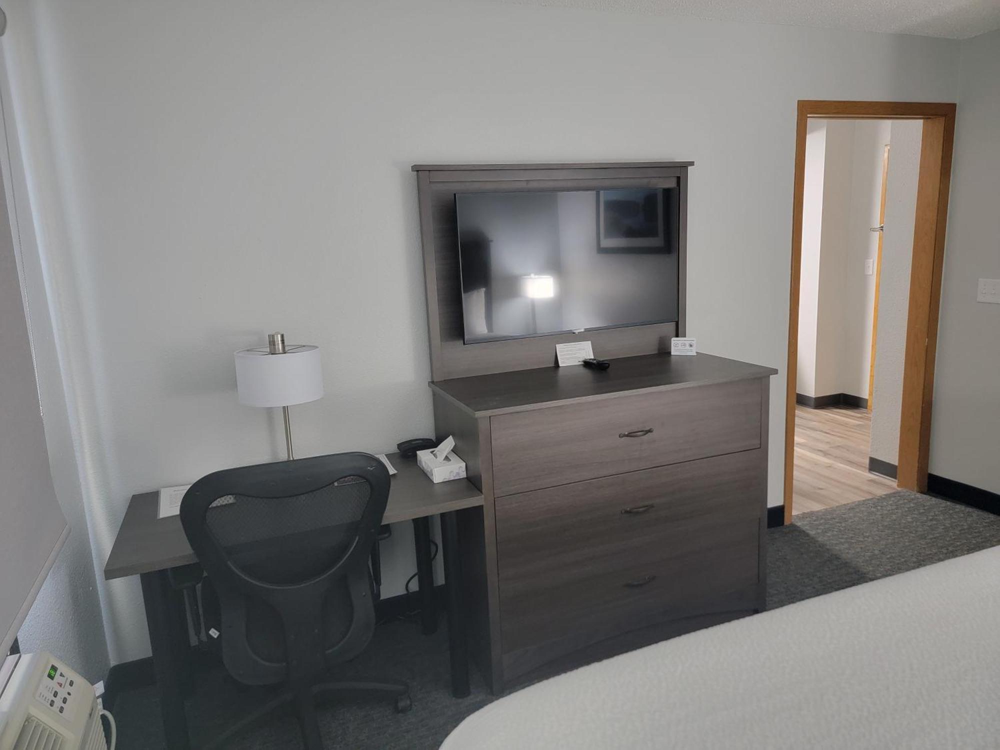 Americas Best Value Inn And Suites Bismarck Exteriör bild