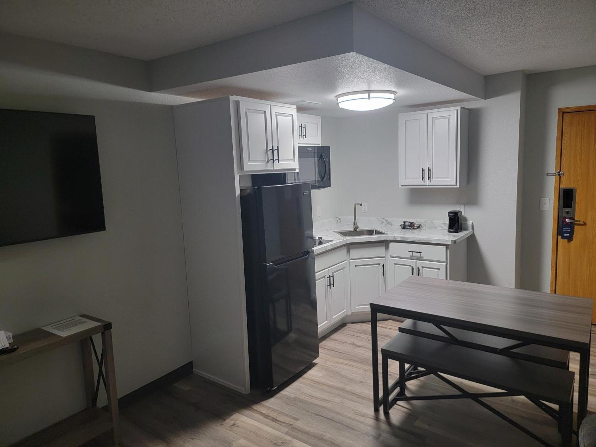 Americas Best Value Inn And Suites Bismarck Exteriör bild