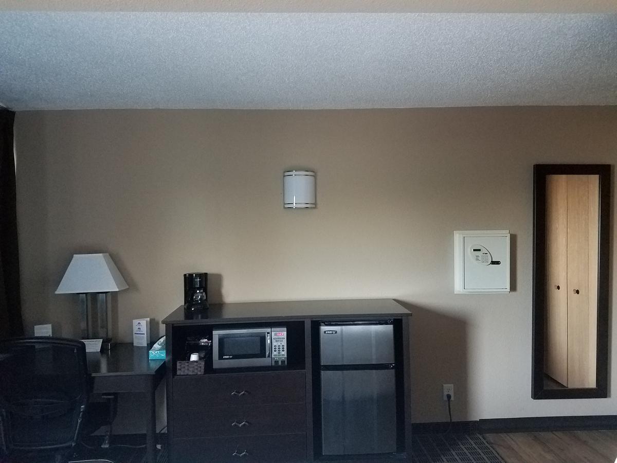 Americas Best Value Inn And Suites Bismarck Exteriör bild